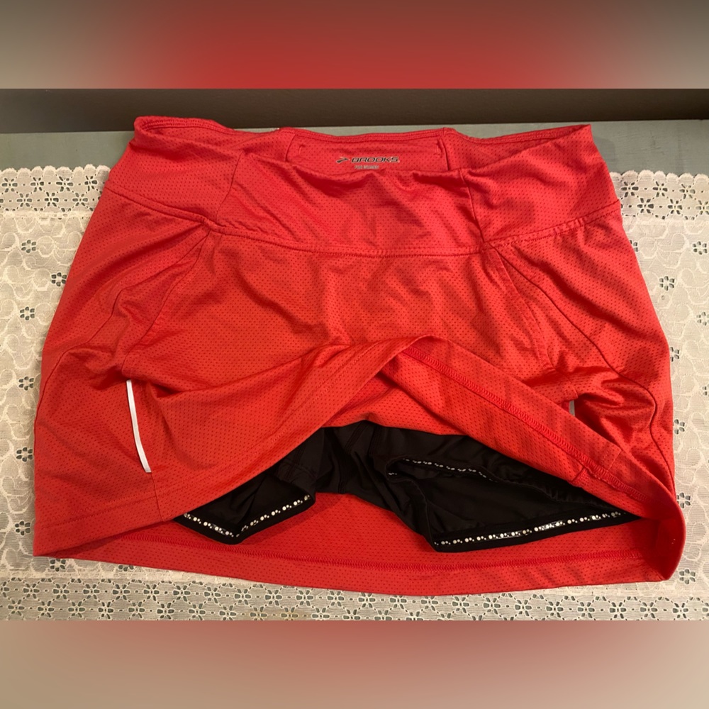 Brooks pink running skort